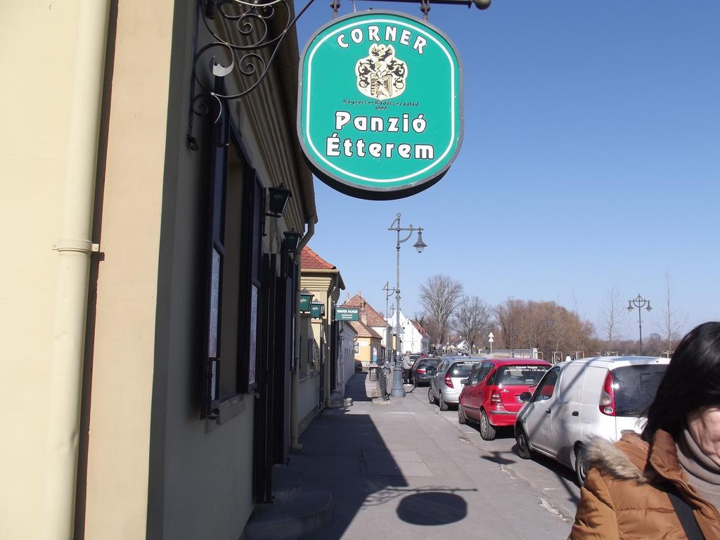 فندق سنتيندريفي  Corner Panzio المظهر الخارجي الصورة